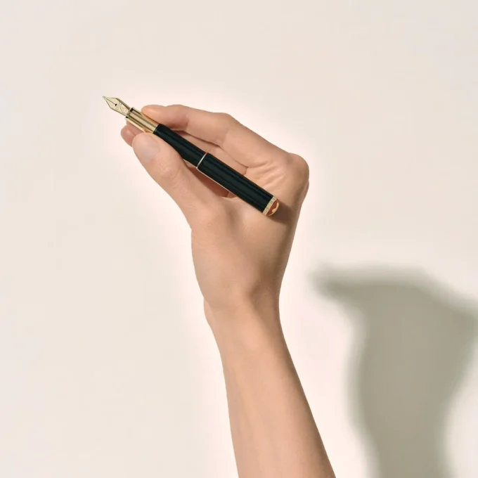 Caneta-tinteiro Montblanc Heritage Rouge et Noir «Baby» Edição Especial Preta F