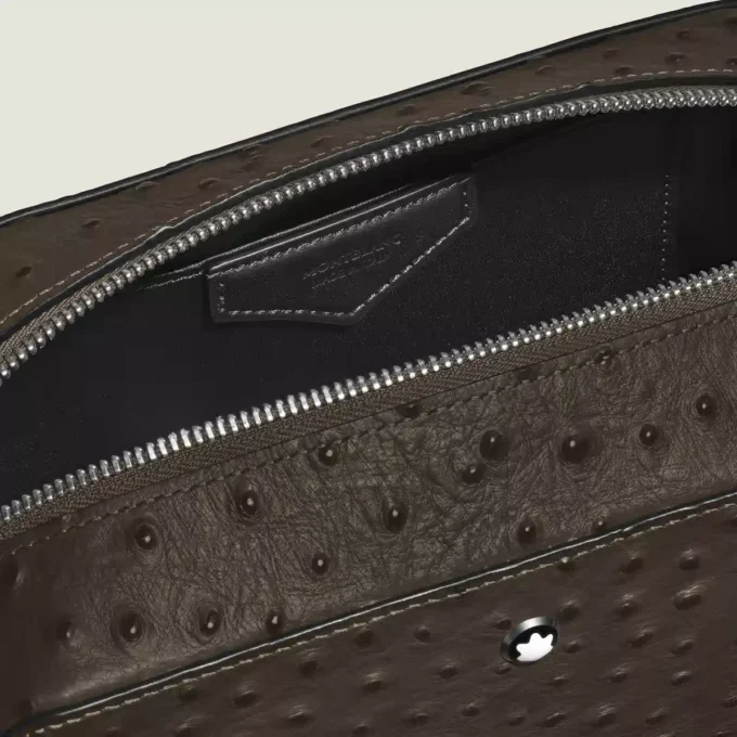 Clutch para produtos de higiene pessoal em couro com relevo de avestruz