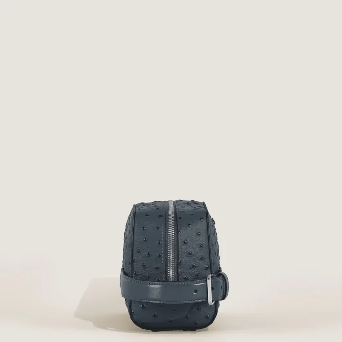 Clutch para produtos de higiene pessoal em couro com relevo de avestruz