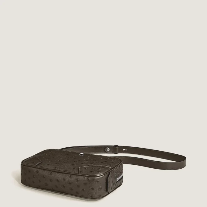 Mini bolsa a tiracolo em pele de avestruz estampada